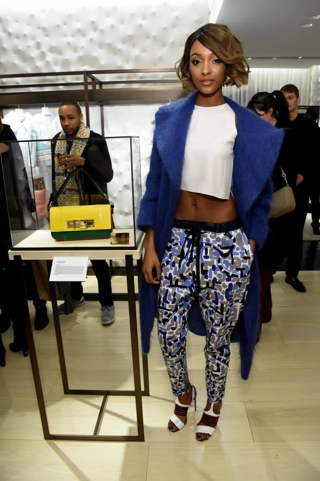 Иконы стиля представили в Нью-Йорке сумки 3Baguette от Fendi