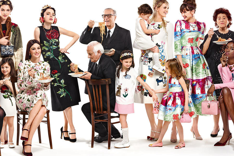 Dolce; Gabbana снова воспели итальянские традиции и семейные ценности