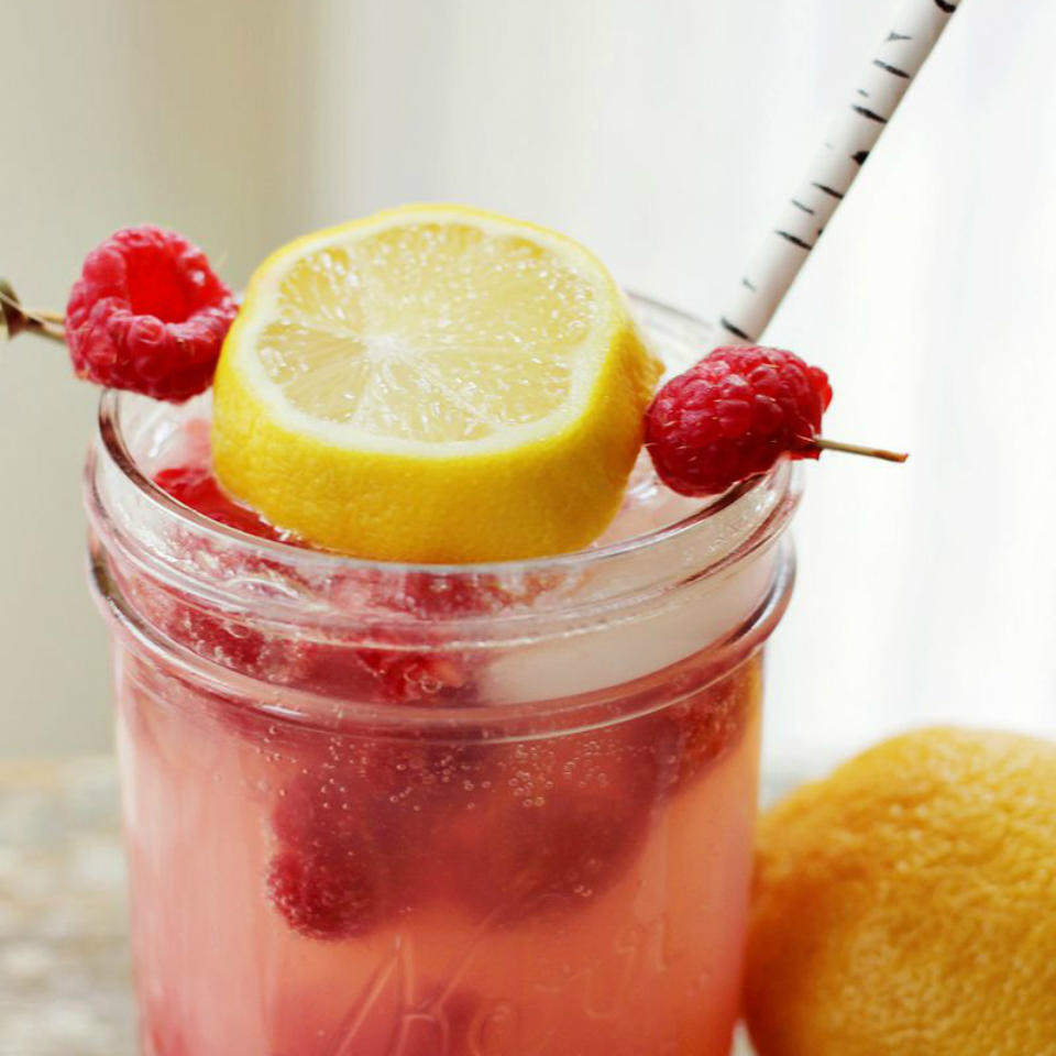 8 натуральных лимонадов, которые помогут пить больше воды
