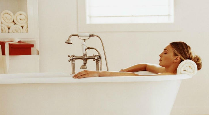 Есть вопрос: правда ли, что принимать ванну полезнее, чем душ