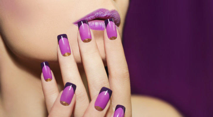 How much time can shellac on the nails?