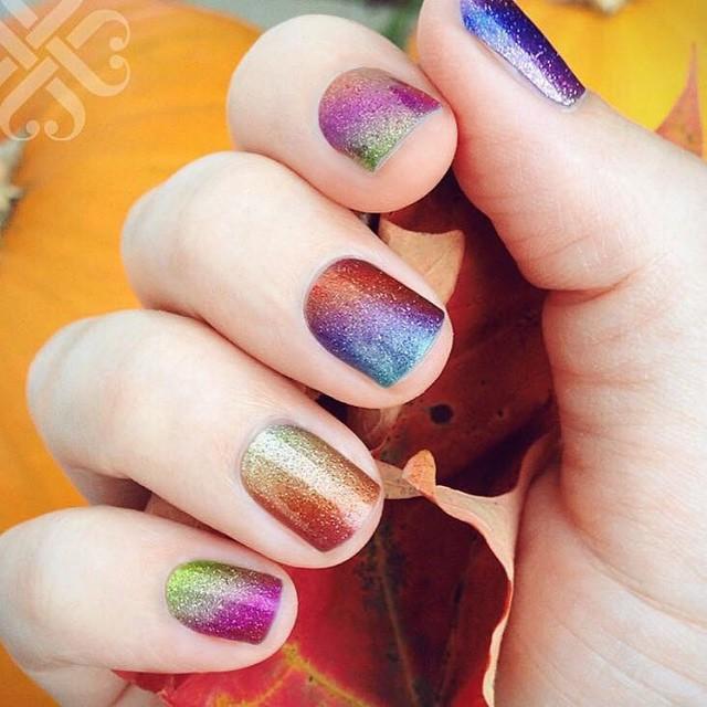 Rainbow manicure is the best way to cheer yourself up