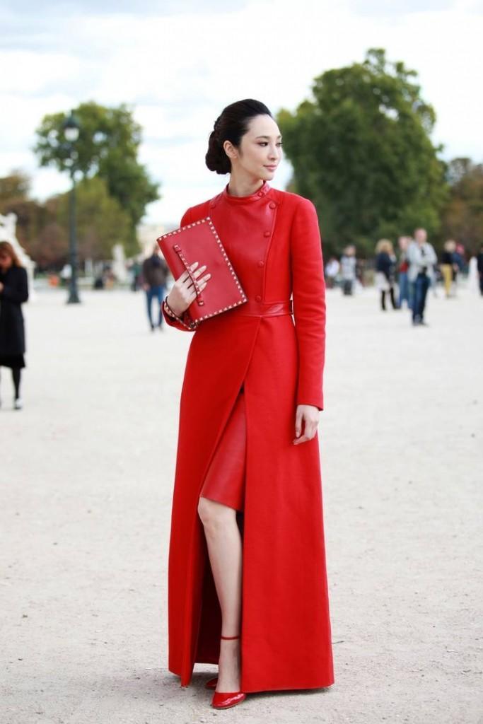 Красное платье с рукавами и без